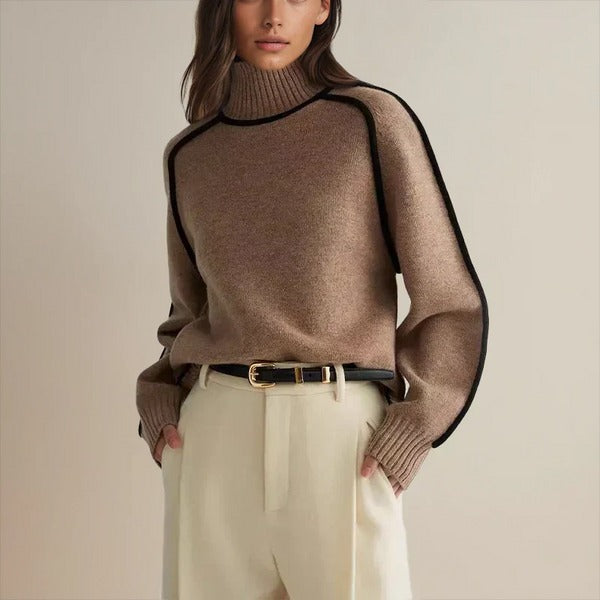 PULL CONTEMPORAIN À COL MONTANT ET FINITIONS NOIRES