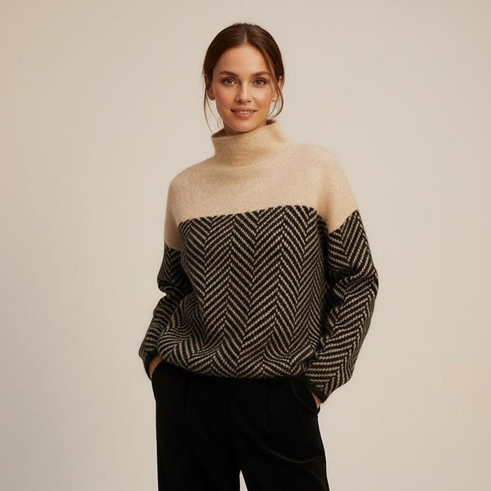 PULL CHIC À COL MONTANT AVEC MOTIF CHEVRON